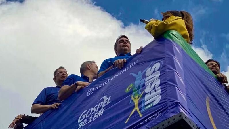 O senador e presidenciável Flávio Bolsonaro (PL) na Marcha para Jesus, em São Paulo — Foto: Cristiane Agostine/Valor