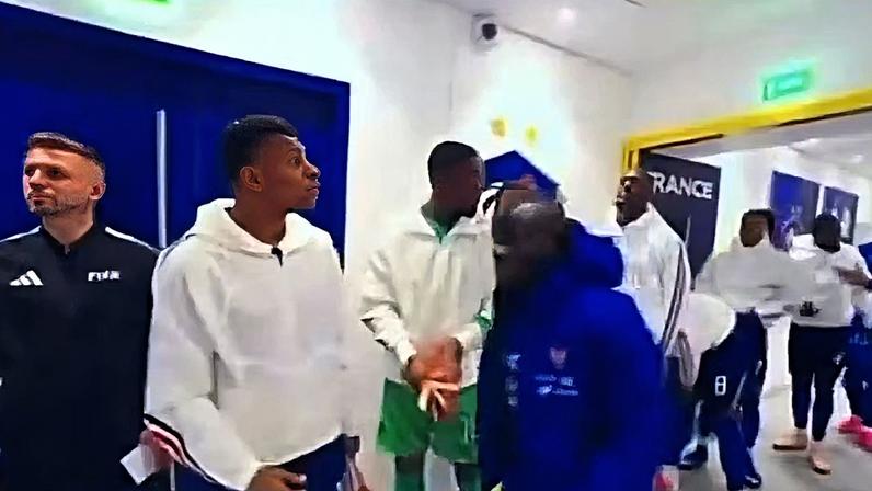 Mbappé e Kanté brigados? Falta de cumprimento gera debate nas redes — Foto: Reprodução X