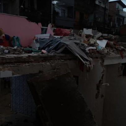 Criança de 9 anos fica soterrada após desabamento em Salvador