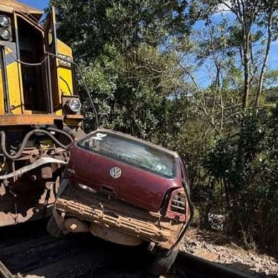 Homem morre após carro ser atingido e arrastado por trem em Minas Gerais
