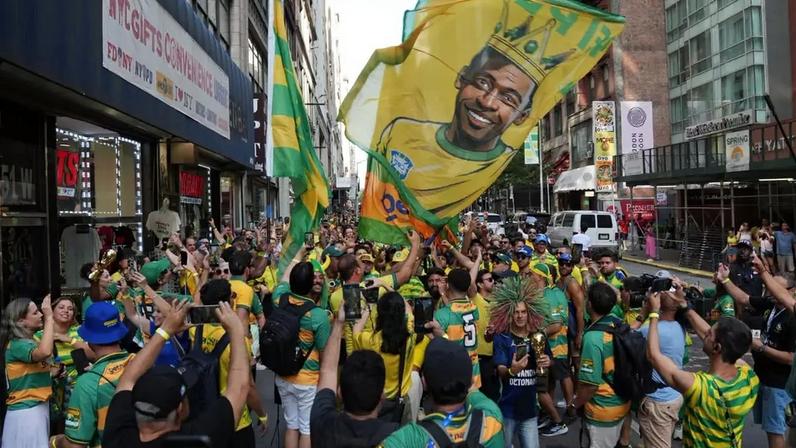 Torcedores fazem a festa em NY