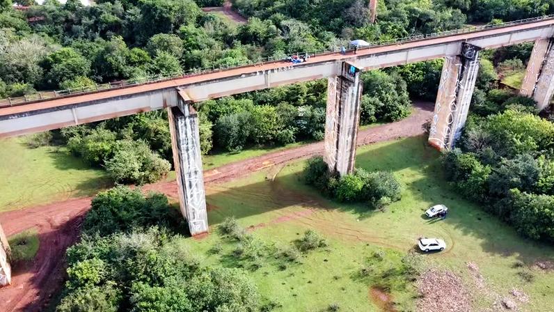 Ponte do Esqueleto, em Limeira; jovem de 21 anos morreu após fazer salto de rope jump sem corda — Foto: Wesley Almeida/EPTV