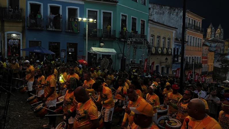 Olodum comandou a torcida no Pelourinho, em Salvador