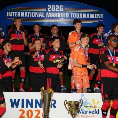 Flamengo vence Ajax na final e filho de Diego Ribas conquista título sub-15