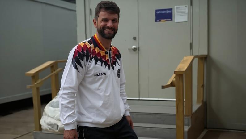 Thomas Müller é comentarista de rede de televisão na Copa do Mundo — Foto: Reprodução