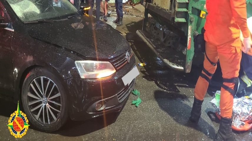 Motorista embriagado bate em caminhão de lixo e atropela gari no DF