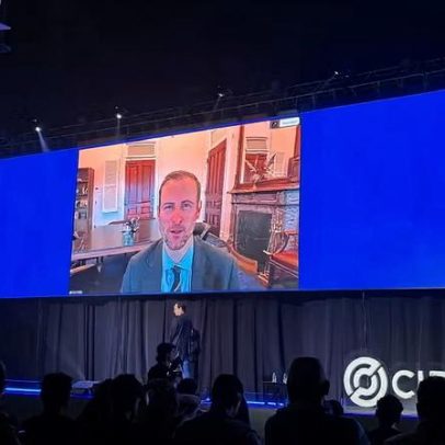 Casa Branca tenta aprovar marco cripto antes do recesso, diz assessor de Trump