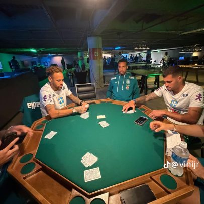 Vini Jr e Neymar aparecem jogando cartas na concentração da seleção brasileira