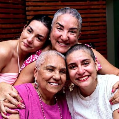 Mulher com câncer se emociona ao ver mãe e filha rasparem a cabeça juntas