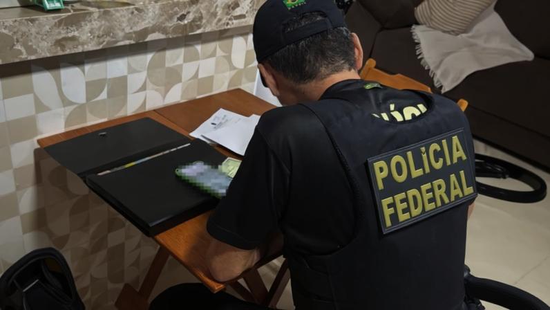 Adolescente é alvo da PF por posts nazistas e discurso de ódio na web