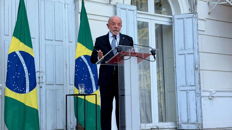 Lula sugere contratar Messi e minimiza empate do Brasil com Marrocos