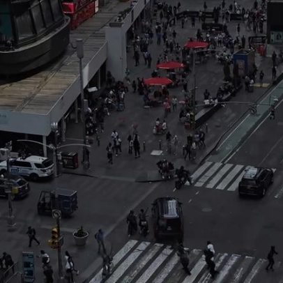 Tiros são ouvidos na Times Square e causam correria em Nova York