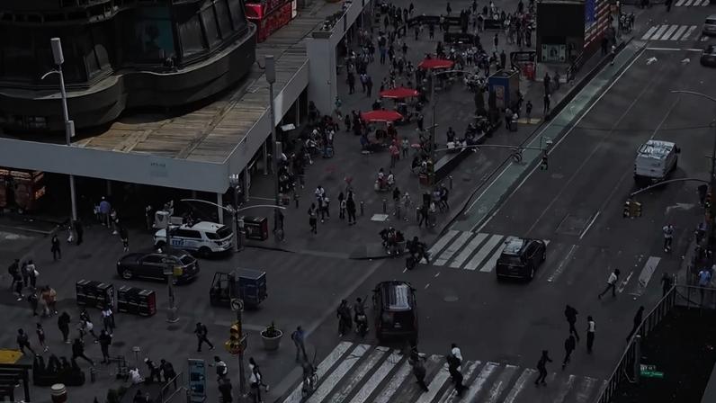 Tiros são ouvidos na Times Square e provocam correria em Nova York
