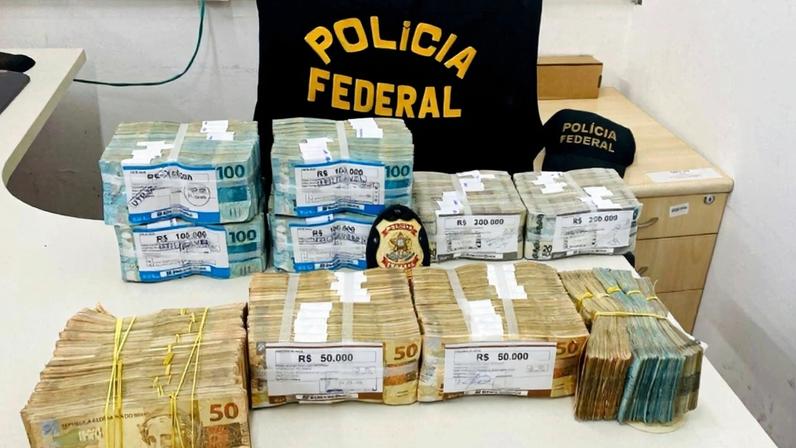 PF flagra suspeito com mochila recheada com R$ 1 milhão no Piauí