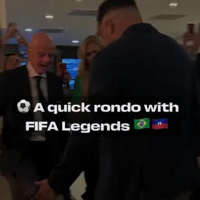 Presidente da Fifa participa de roda de bobinho com Ronaldo e outras lendas