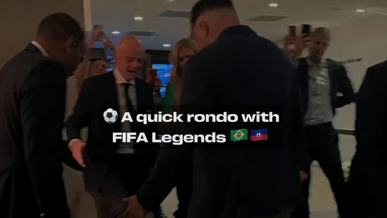 Presidente da Fifa brinca de bobinho com Ronaldo Fenômeno — Foto: Reprodução/Instagram