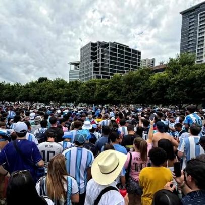 Argentinos lotam Dallas com banderazo antes do jogo contra a Áustria