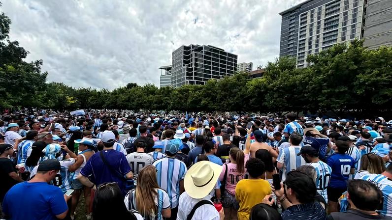 Torcedores da Argentina em Dallas — Foto: Leonardo Lourenço