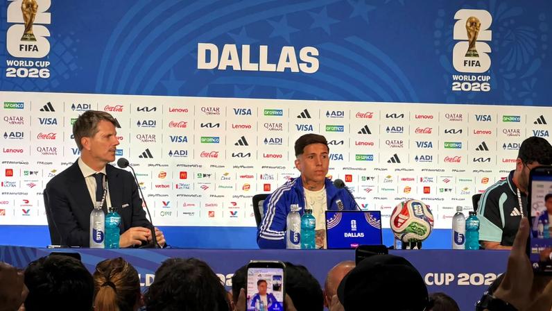 Enzo Fernández em entrevista coletiva da Argentina antes do jogo contra a Áustria — Foto: Leonardo Lourenço
