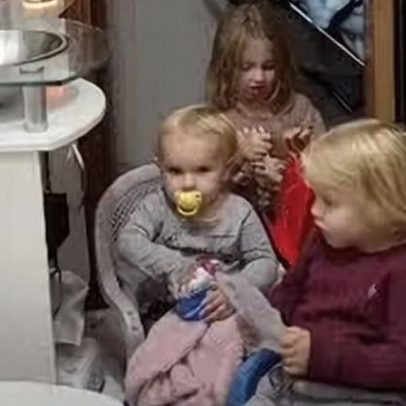 Mãe de quatro filhos explica como consegue tomar banho diante de plateia