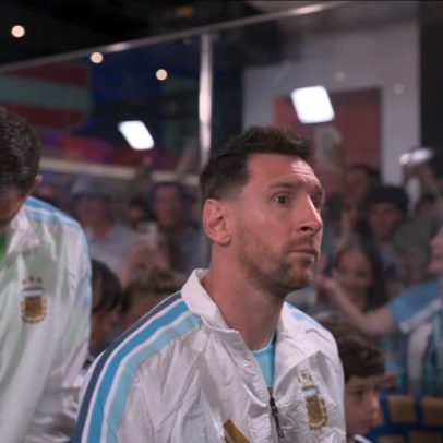 Áustria atrasa início do jogo, deixando Messi e Argentina esperando
