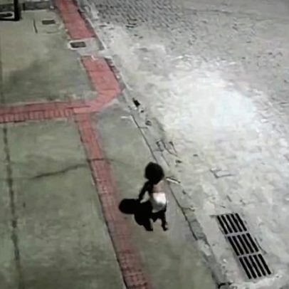 Bebê é encontrado sozinha engatinhando na rua durante a madrugada no ES