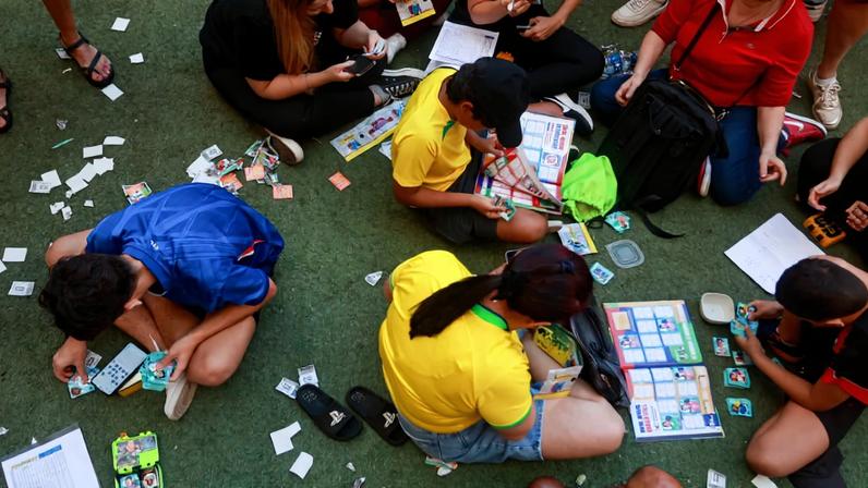 Torcedores lotam Mané Garrincha em evento nacional de troca de figurinhas