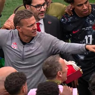 Técnico do Canadá exalta jogadores após classificação histórica para oitavas