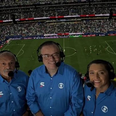 Junior recebe parabéns da equipe antes de Brasil x Japão