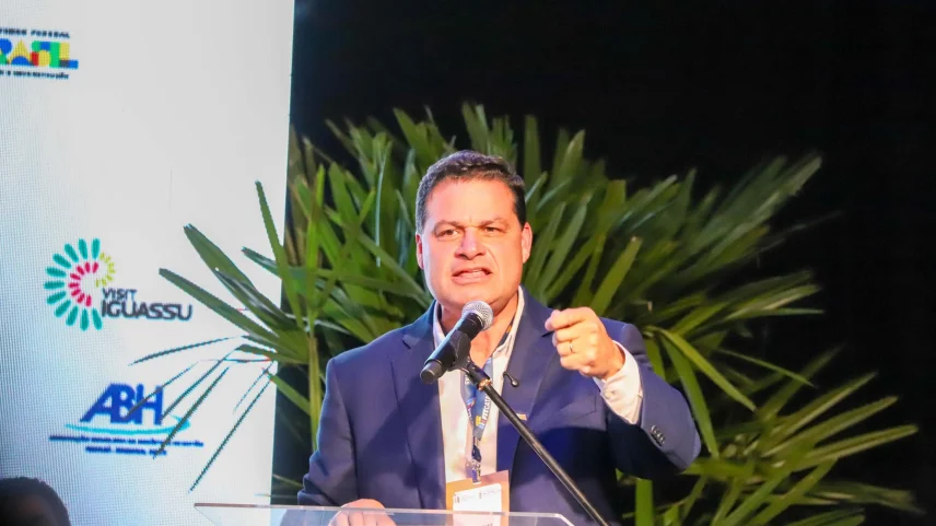 Sandro Alex: "Acho que um senador deveria terminar o mandato de oito anos. Não é para ter mordomia, para usar de trampolim". (Foto: Igor Jacinto/Governo do Paraná)