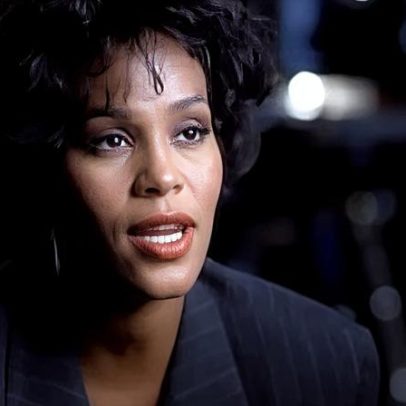 Família de Whitney Houston nega que ela estivesse drogada