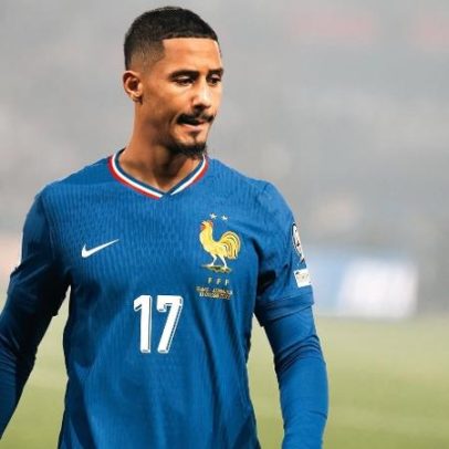 Zagueiro da França se machuca na Champions e vira dúvida