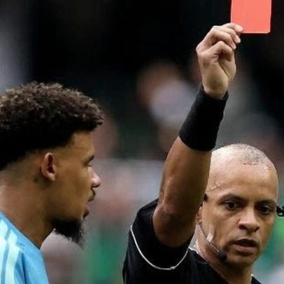 Arbitragem brasileira se destaca na estreia da Copa