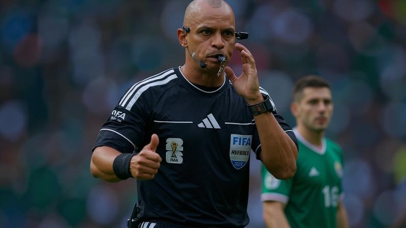 Wilton Pereira Sampaio durante o jogo entre México e África do Sul na Copa de 2026