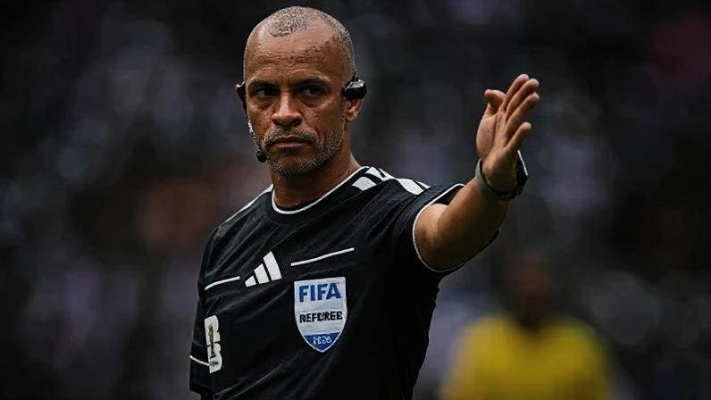 Wilton Pereira Sampaio, árbitro brasileiro que comandou a partida entre México e África do Sul, pela Copa do Mundo de 2026