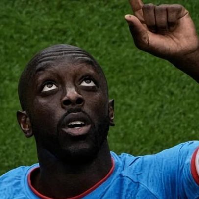 Atacante da RD Congo celebra empate com Portugal