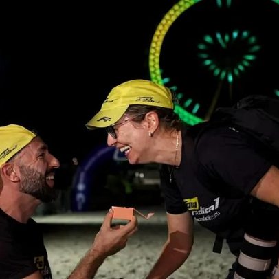 Casal de fotógrafos faz pedido de casamento após corrida