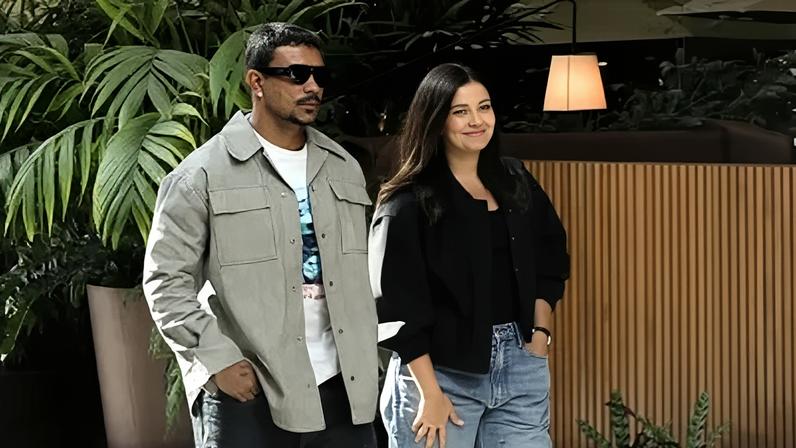 Sophie Charlotte e Xamã passeiam em shopping de luxo no Rio