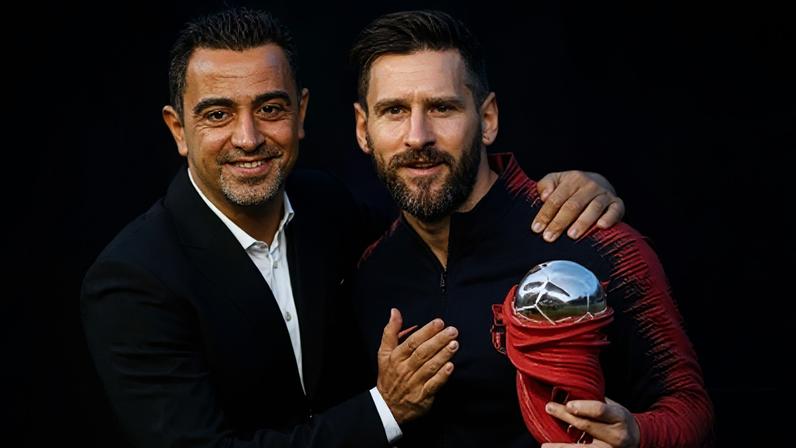 Xavi e Messi jogaram juntos no Barcelona