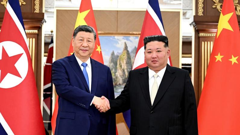 1 de 1 imagem colorida mostra Xi Jinping e Kim Jong-un - Metrópoles - Foto: Divulgação/Ministério das Relações Exteriores da China