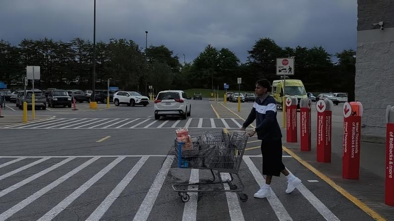 Yamal aproveitou folga para fazer compras