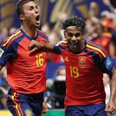 Espanha estreia na Copa e mira próximos passos