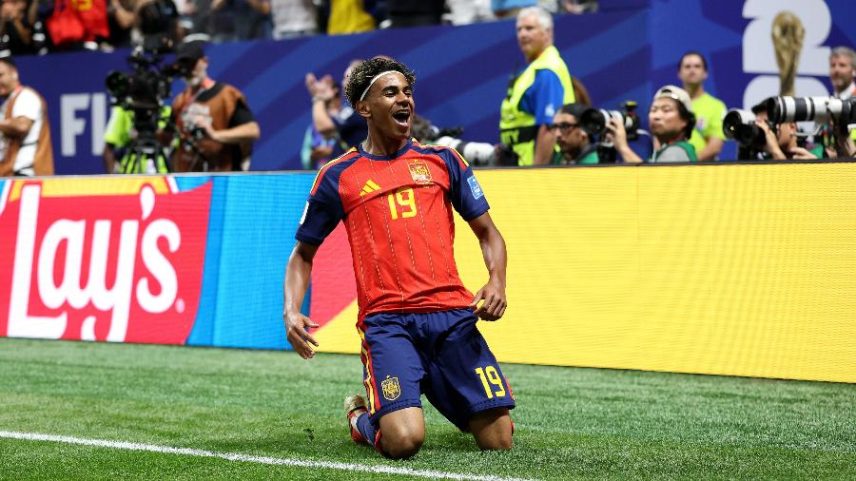 Yamal, da Espanha, comemora gol contra a Arábia Saudita pela Copa do Mundo