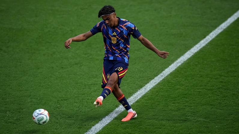 Imagem colorida de lamine yamal na copa do Mundo - Metrópoles