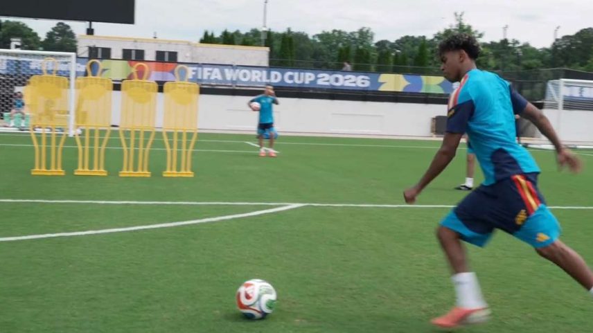 Lamine Yamal em treino antes de jogo contra a Arábia Saudita pela segunda rodada da Copa de 2026.