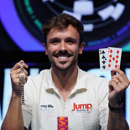 Yuri Dzivielevski venceu o World Series of Poker (WSOP), a Copa do Mundo do pôquer