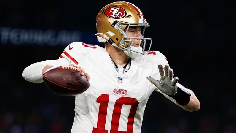 Mac Jones, QB dos 49ers, satisfeito com o papel de reserva