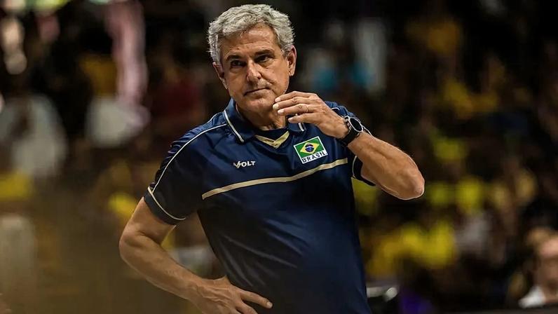 Zé Roberto em Brasil x Itália pela semana 1 da VNL 2026 (Foto: Volleyball World)
