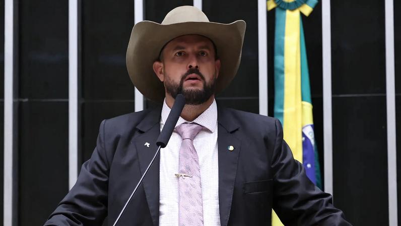 Câmara aprova anistia de multas a caminhoneiros por bloqueios após eleição 2022