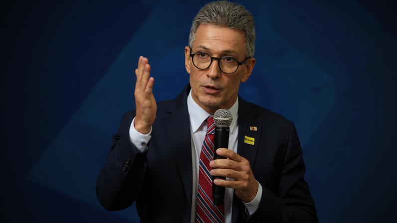 Apesar das críticas, Zema defendeu a união da direita e disse que estará ao lado de Flávio em eventual segundo turno contra o PT. (Foto: Marcelo Camargo/Agência Brasil)